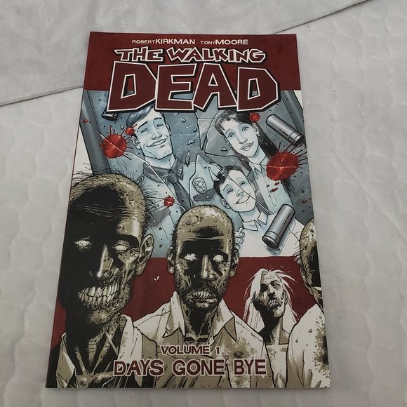 The Walking Dead Volume 1: Days Gone Bye - Picture 1 of 6